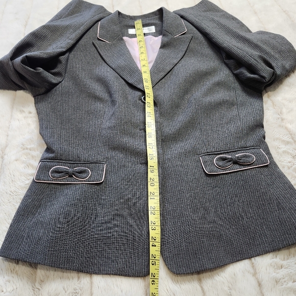 Tahari Women's Business suit Blazer and Skirt Size 10 Grey and Pink Pinstripe - Picture 10 of 16